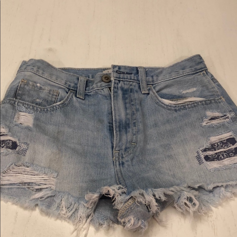 Hollister distressed denim short - sz 1